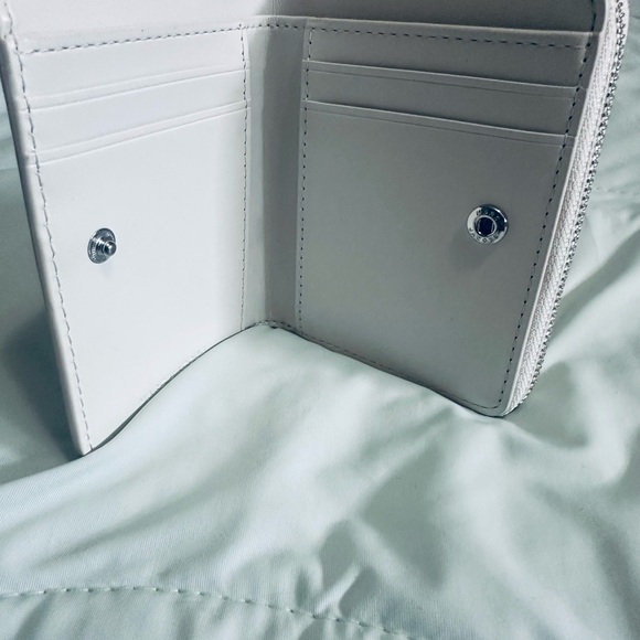 Marc Jacobs Leather Wallet - Picture 3 of 4